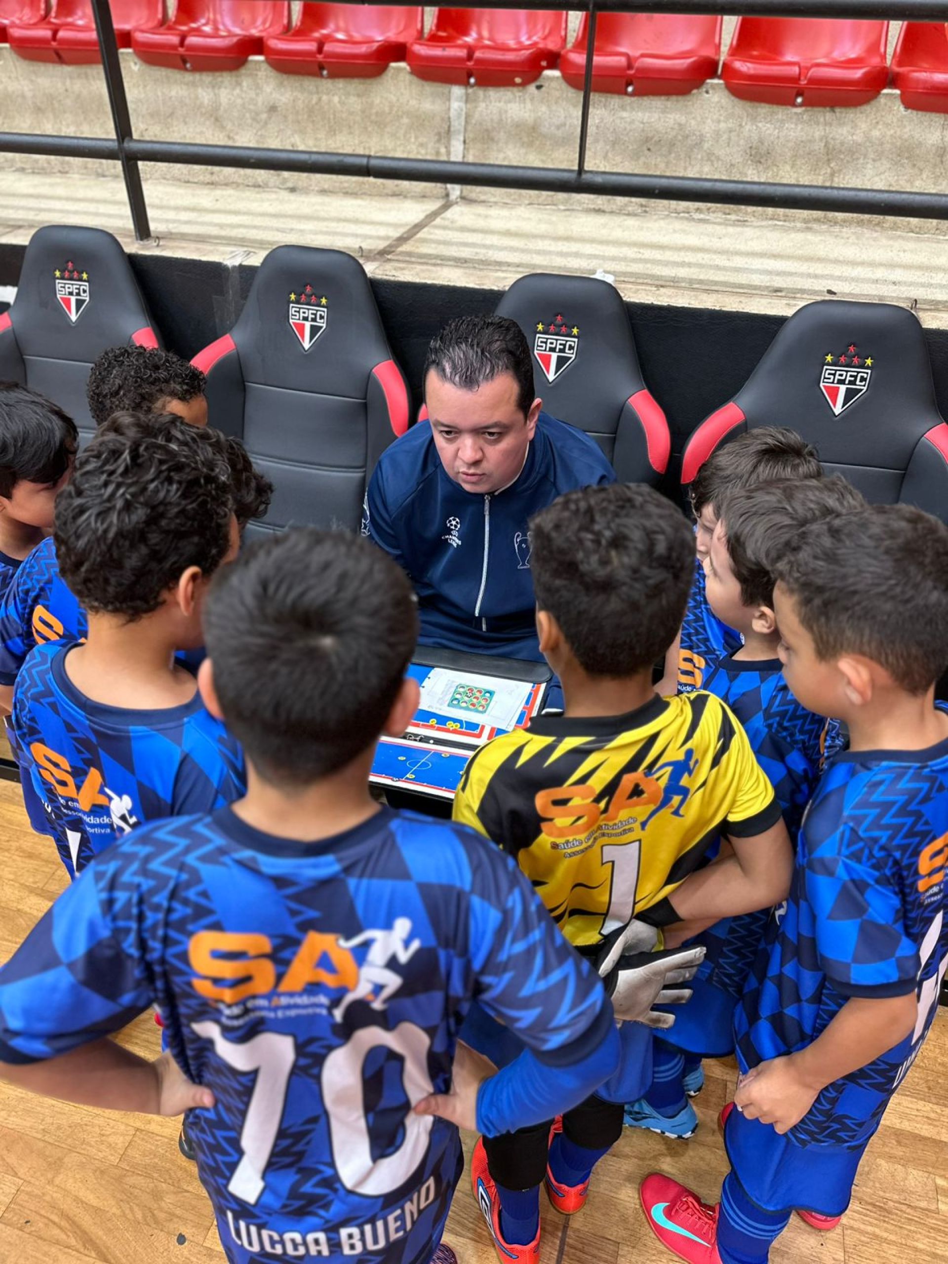 Esportes - Aulas de Futsal, Volei e Ballet 